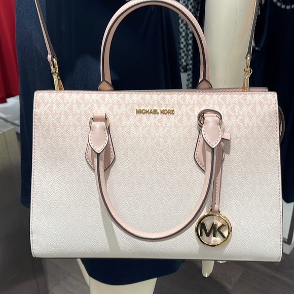 MICHAEL KORS Sheila Md Ombré Signature Logo Satchel Crossbody Bag
Powder Blush - Picture 5 of 16